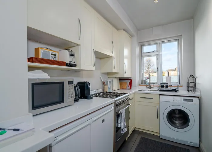 Stunning Flat In Little Venice Opposite The Canal