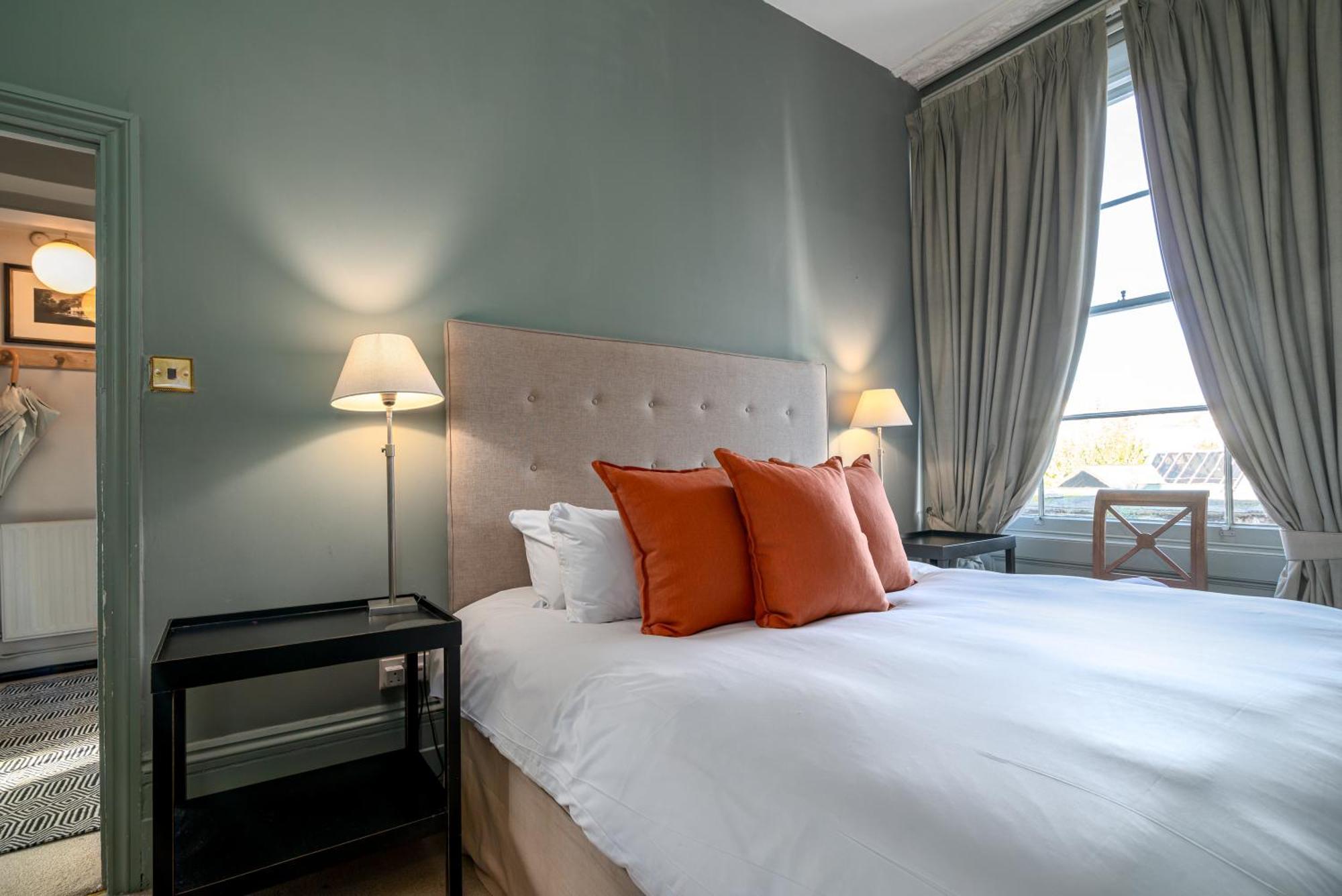 Апартаменты Stunning Flat In Little Venice Opposite The Canal *
