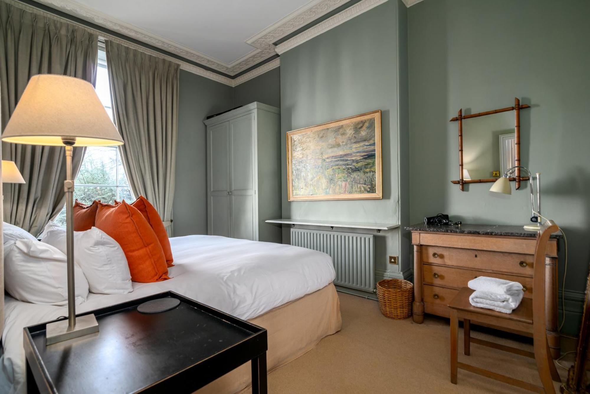 Апартаменты Stunning Flat In Little Venice Opposite The Canal